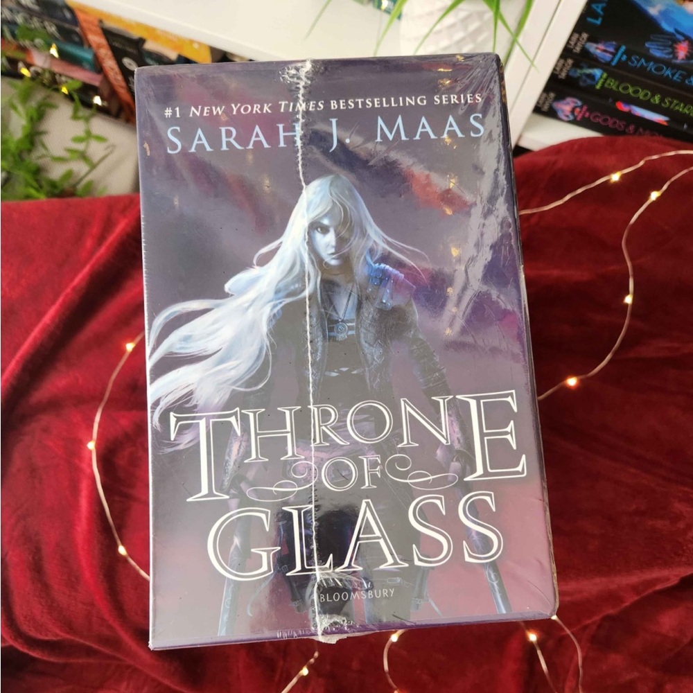 NWT Throne of Glass Series (original) - Picture 2 of 3
